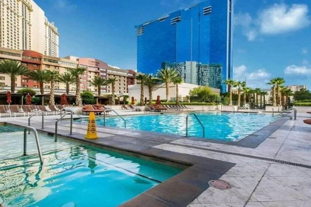 Mgm 12721 Executive Corner 1Br Strip View Balcony location